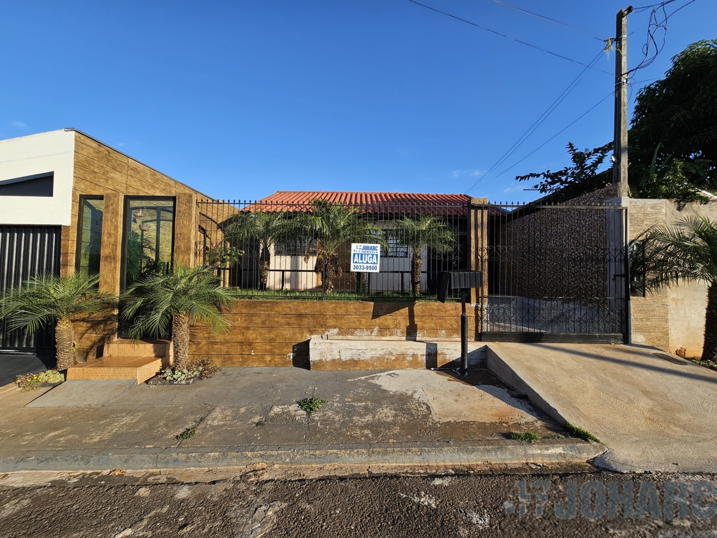Casa Residencial para locacao no Loteamento Residencial Jacana em Apucarana com 180m² por R$ 800,00