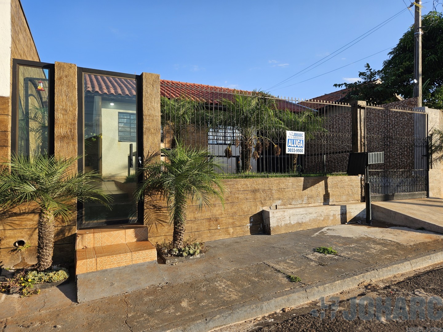 Casa Residencial para locacao no Loteamento Residencial Jacana em Apucarana com 180m² por R$ 800,00