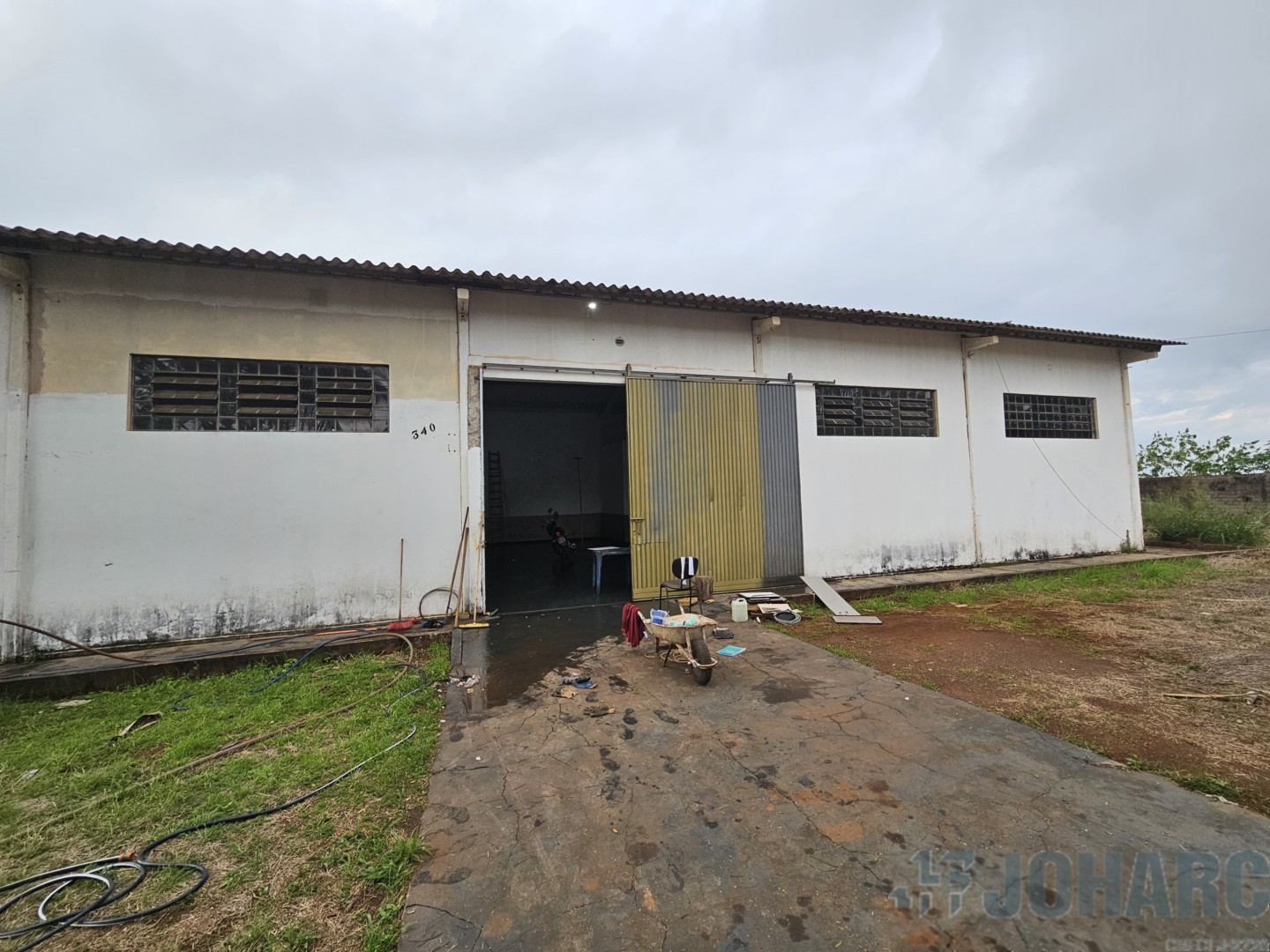 Barracão/galpão para locacao no Residencial Viverti em Apucarana com 240m² por R$ 2.400,00