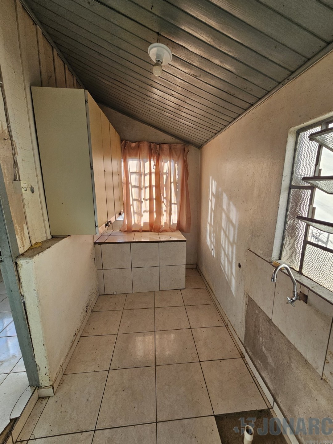 Casa Residencial para locacao no Loteamento Santa Candida em Apucarana com 298,3m² por R$ 750,00