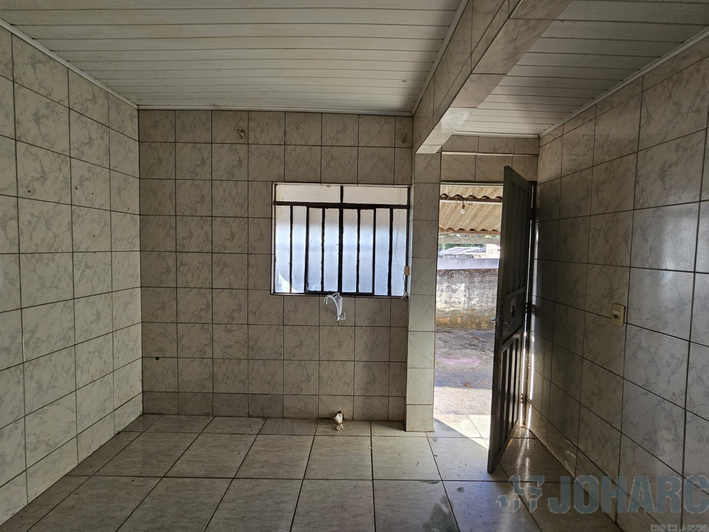 Casa Residencial para locacao no Loteamento Santa Candida em Apucarana com 298,3m² por R$ 700,00