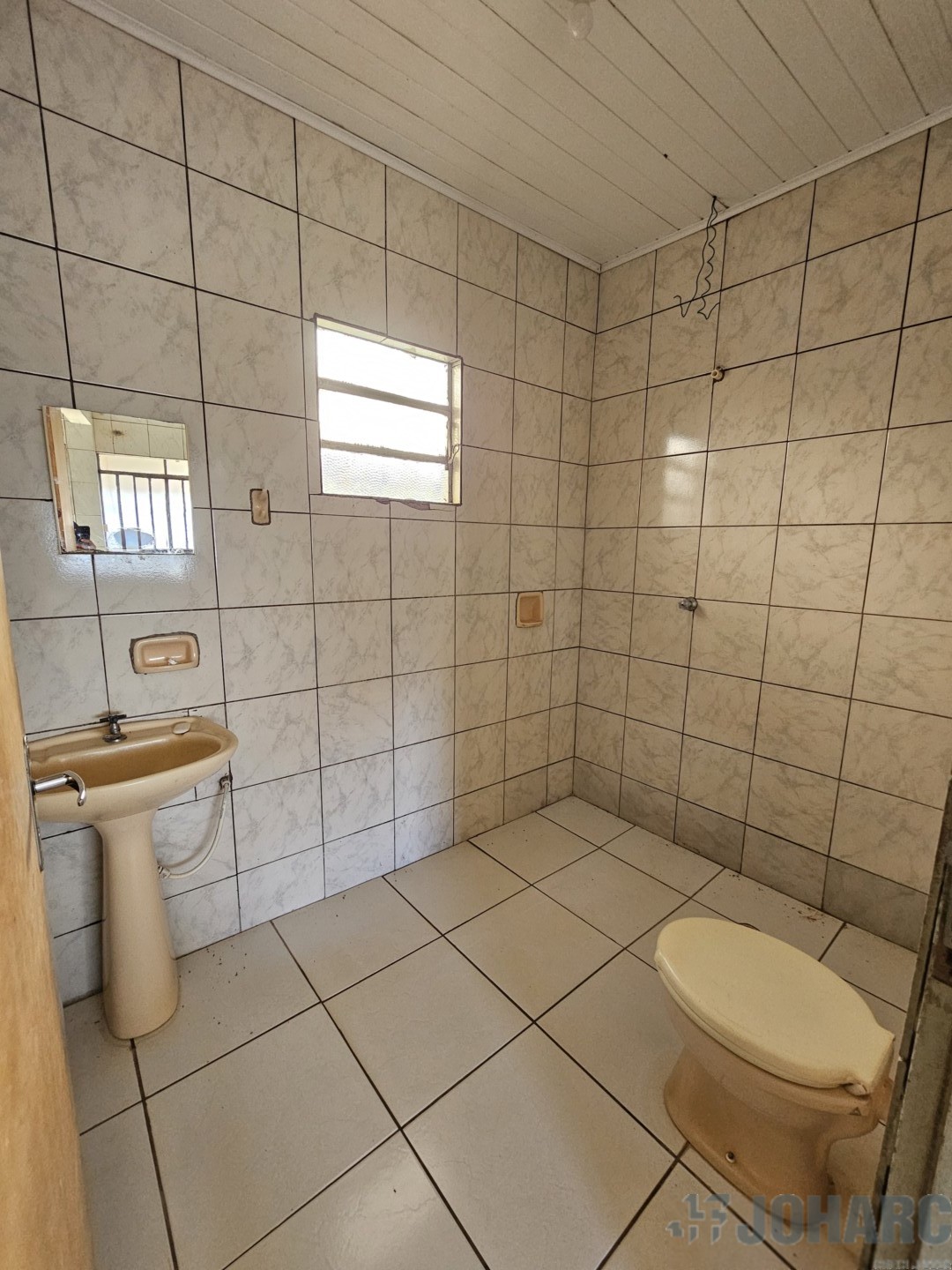 Casa Residencial para locacao no Loteamento Santa Candida em Apucarana com 298,3m² por R$ 700,00