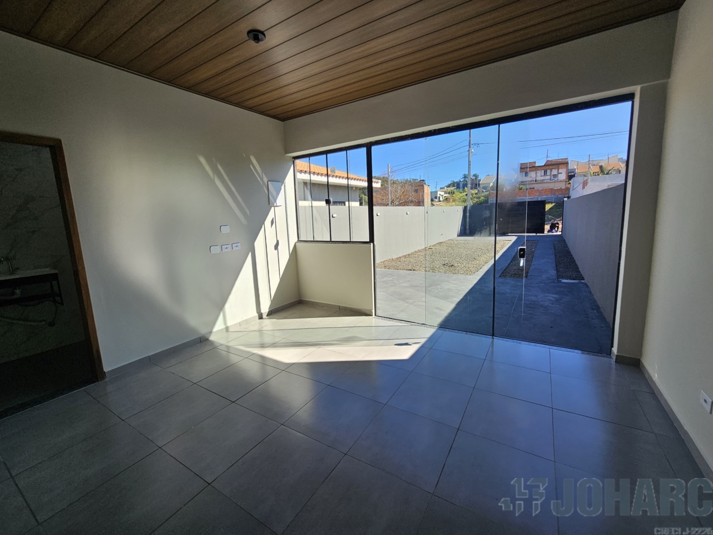 Casa Residencial para locacao no Loteamento Residencial Veneza em Apucarana com 180m² por R$ 800,00