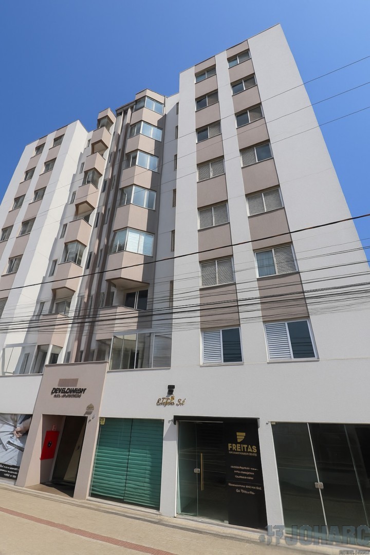 Apartamento para locacao no Centro em Apucarana com 0m² por R$ 2.350,00