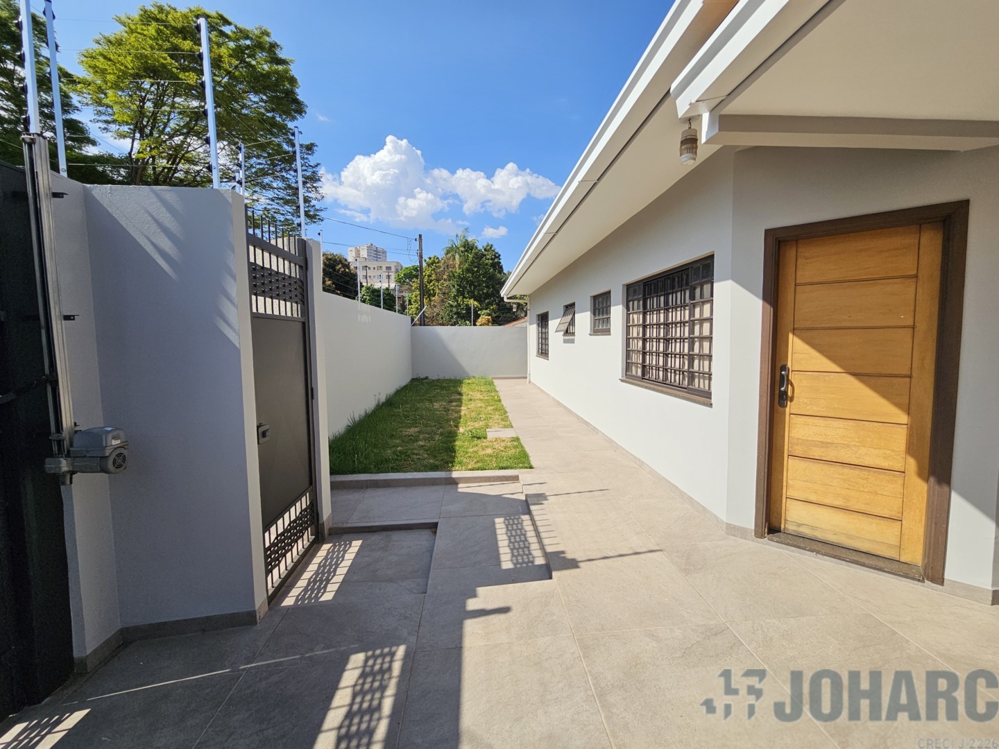 Casa Residencial para locacao no Centro em Apucarana com 320m² por R$ 2.500,00