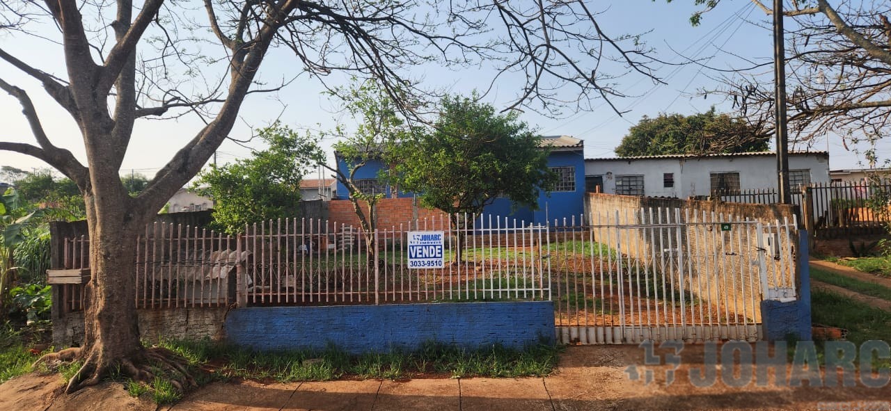 Casa Residencial para venda no Jardim Santos Dumont III em Apucarana com 200m² por R$ 85.000,00