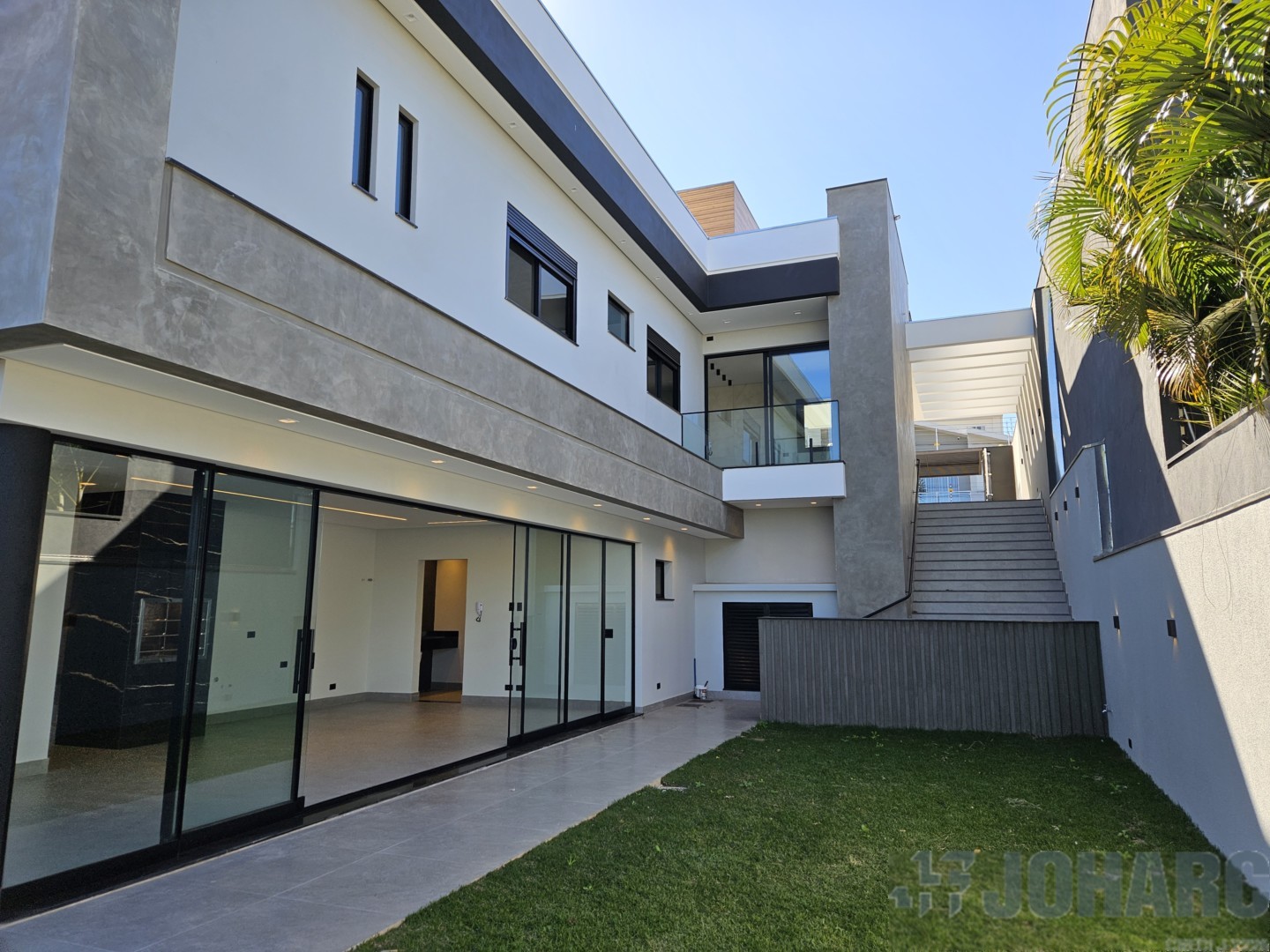 Casa Residencial para venda no Loteamento Residencial Cazarin em Apucarana com 360m² por R$ 1.600.000,00