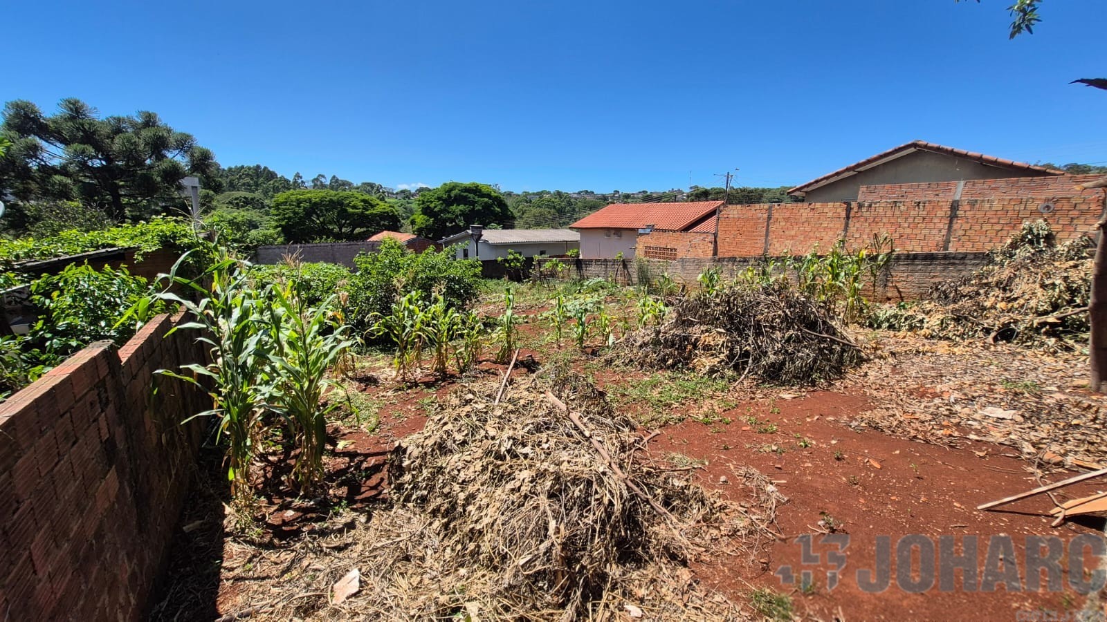 Terreno para venda no Nucleo Habitacional Joao Goulart em Apucarana com 379,12m² por R$ 90.000,00