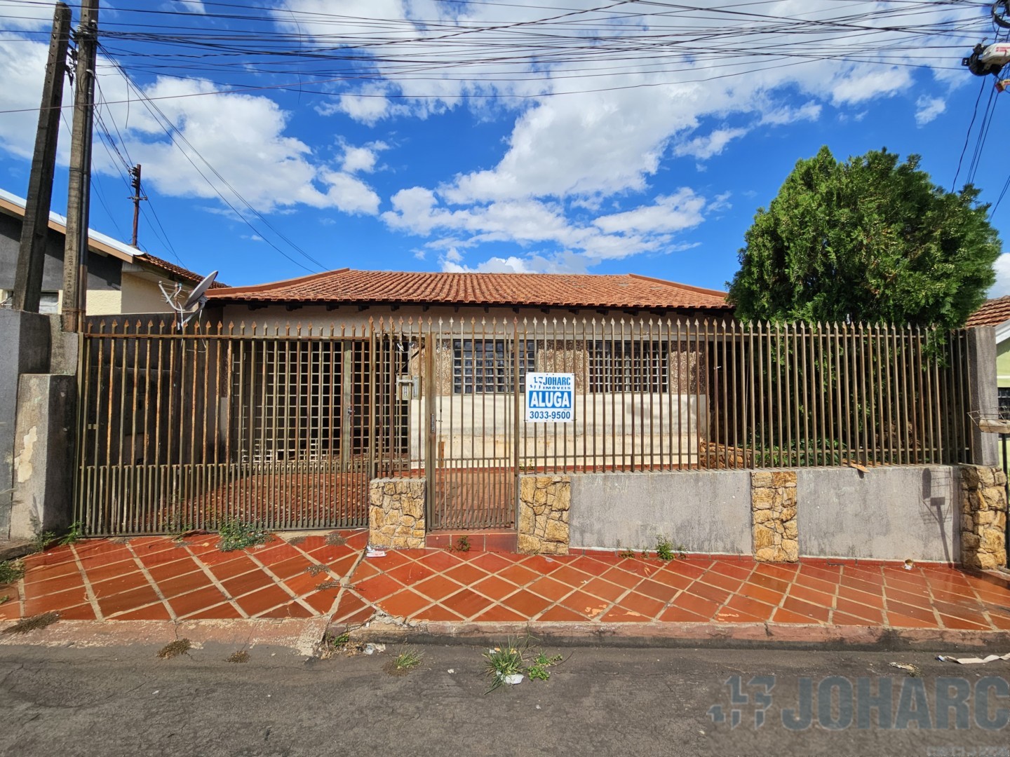 Casa Residencial para locacao no Nucleo Habitacional Castelo Branco em Apucarana com 280m² por R$ 1.200,00