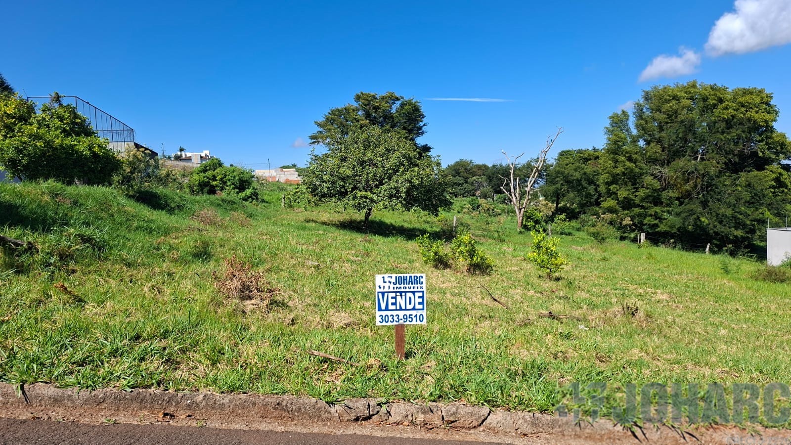 Terreno para venda no Loteamento Residencial Cazarin em Apucarana com 360m² por R$ 200.000,00