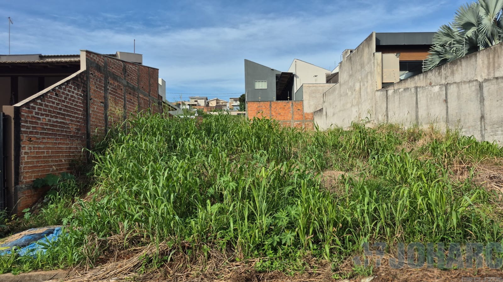 Terreno para venda no Loteamento Residencial Florais do L em Apucarana com 360,3m² por R$ 140.000,00