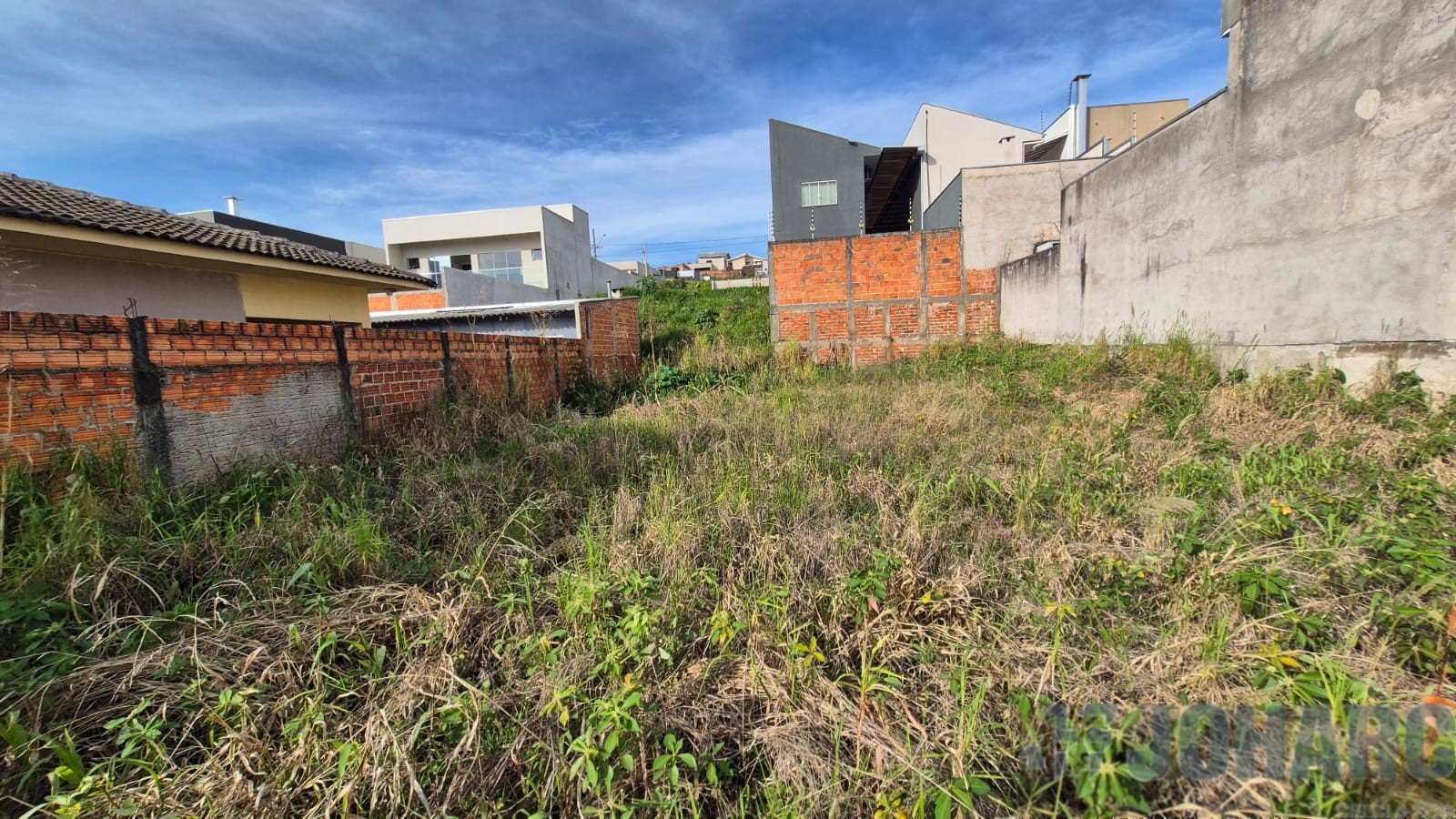 Terreno para venda no Loteamento Residencial Florais do L em Apucarana com 360,3m² por R$ 140.000,00