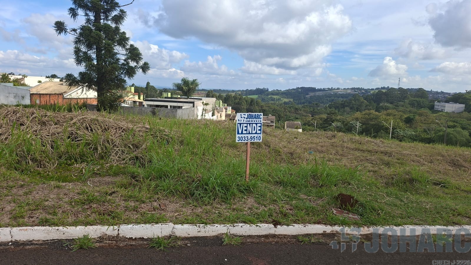 Terreno para venda no Jardim Laranjeiras em Apucarana com 847,31m² por R$ 260.000,00