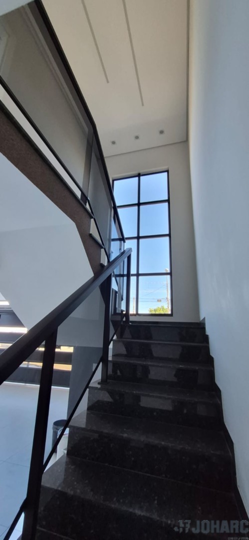 Sobrado para venda no Vila Martins em Apucarana com 190m² por R$ 760.000,00