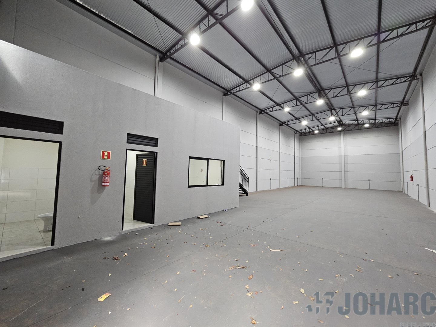 Barracão/galpão para locacao no Parque Industrial Zona Oeste II em Apucarana com 671,19m² por R$ 5.000,00
