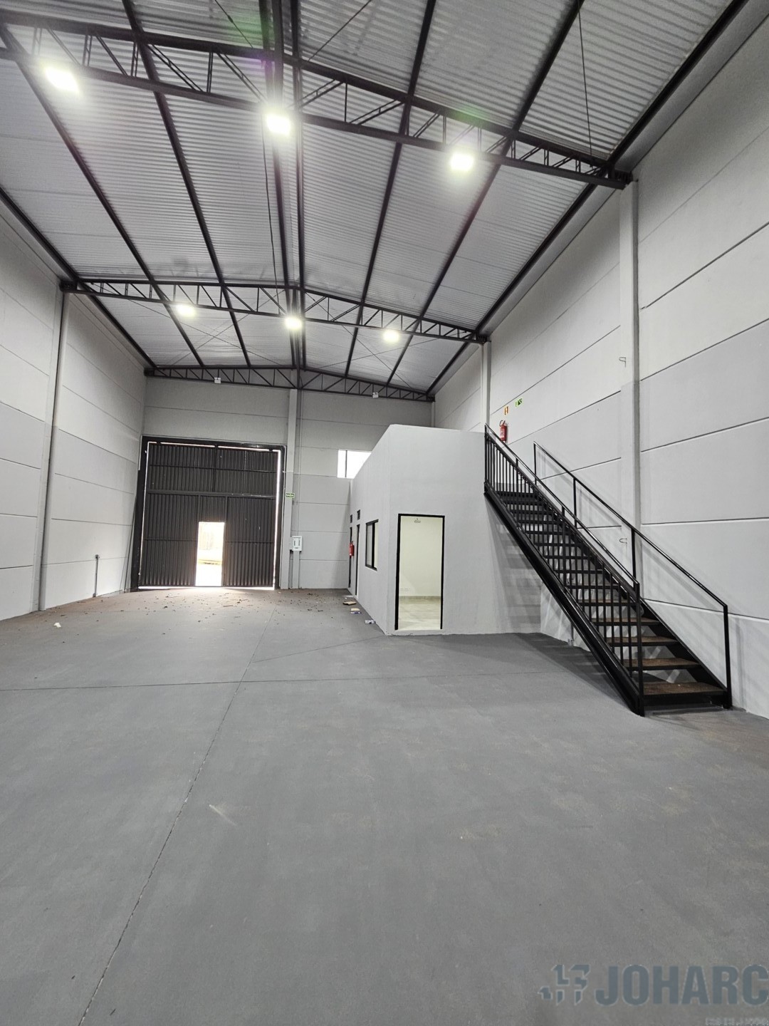 Barracão/galpão para locacao no Parque Industrial Zona Oeste II em Apucarana com 671,19m² por R$ 5.000,00