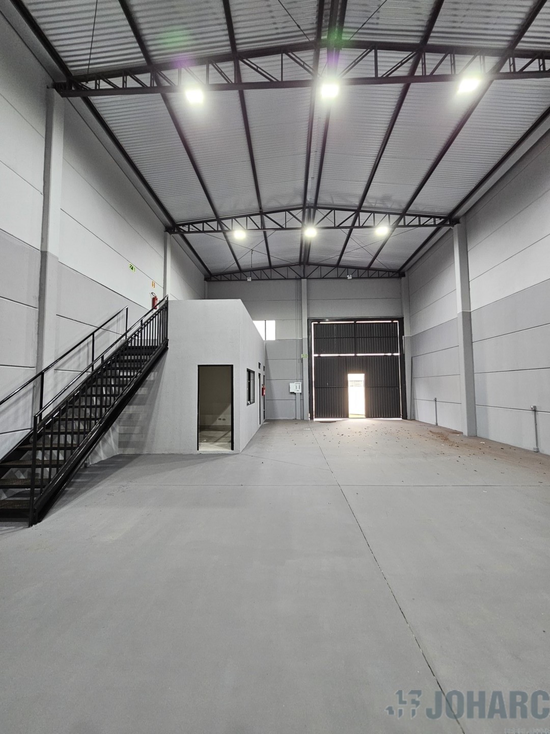 Barracão/galpão para locacao no Parque Industrial Zona Oeste II em Apucarana com 671,19m² por R$ 5.000,00
