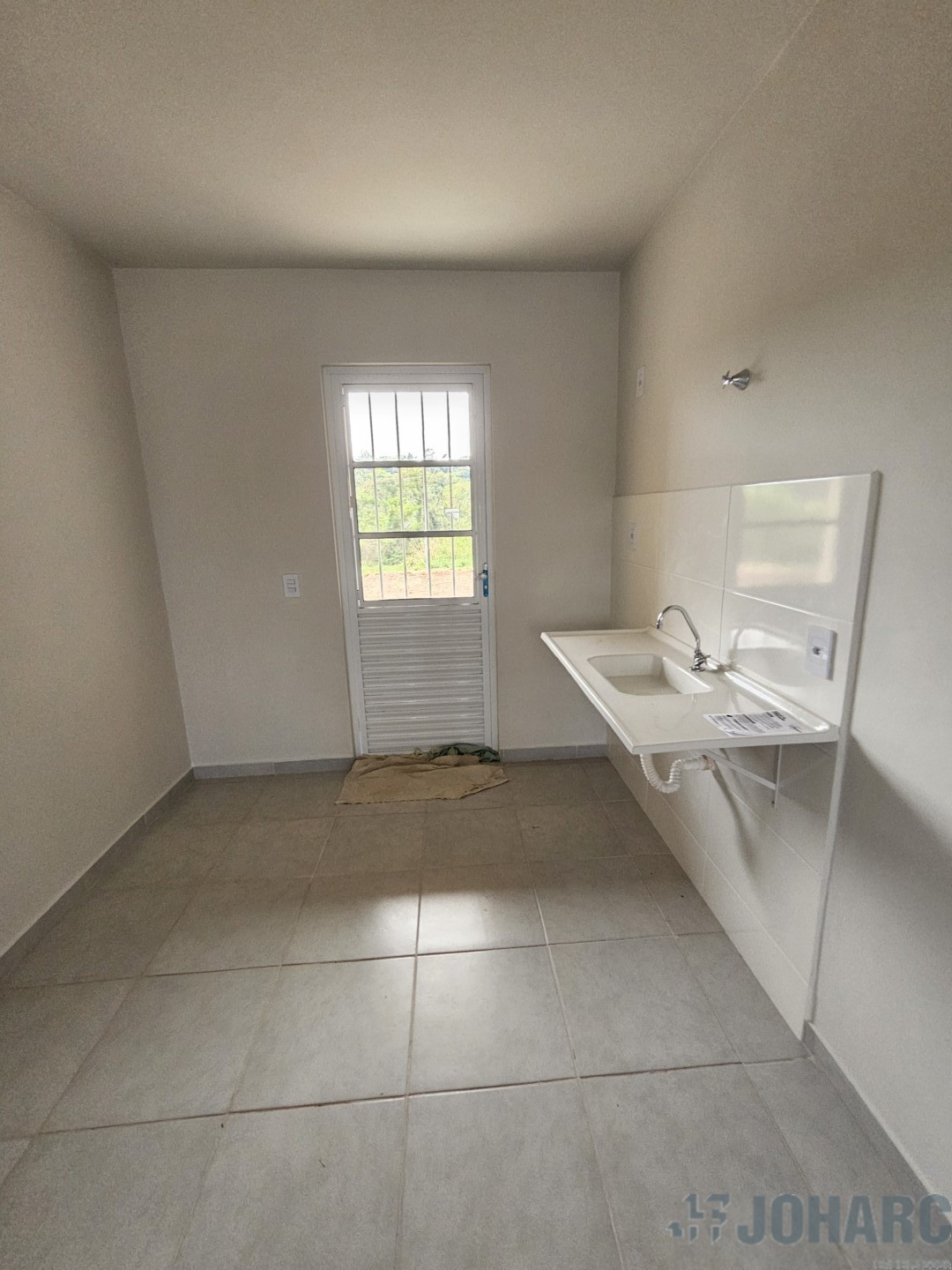 Casa Residencial para locacao no Loteamento Residencial Jardim Texas em Apucarana com 360m² por R$ 730,00