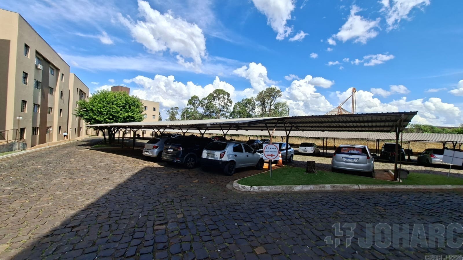 Apartamento para venda no Nucleo Habitacional Papa Joao Paulo em Apucarana com 68,9m² por R$ 200.000,00