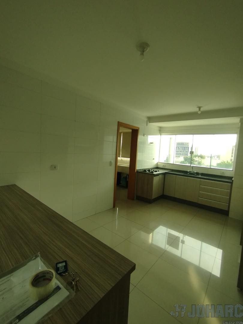 Apartamento para locacao no Centro em Apucarana com 125m² por R$ 2.350,00