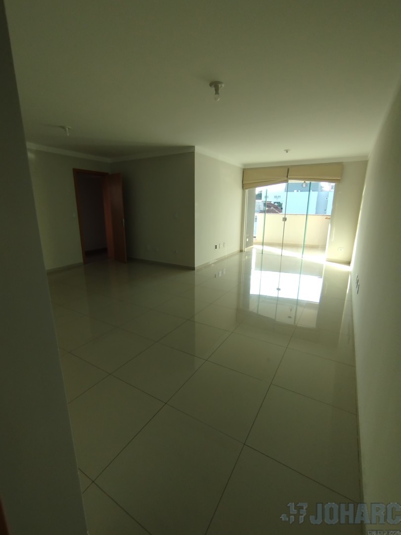 Apartamento para locacao no Centro em Apucarana com 125m² por R$ 2.350,00