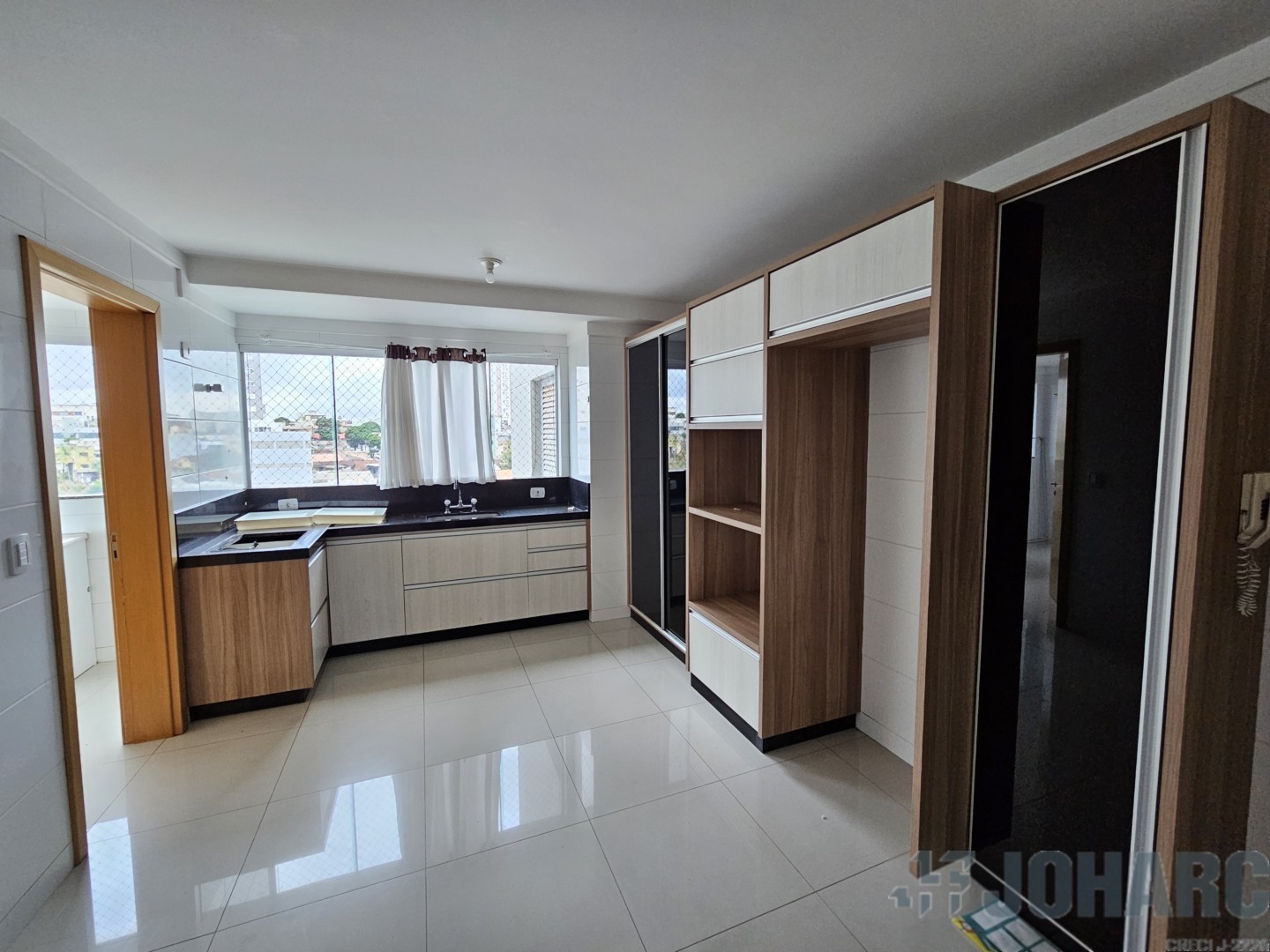 Apartamento para locacao no Centro em Apucarana com 0m² por R$ 2.600,00
