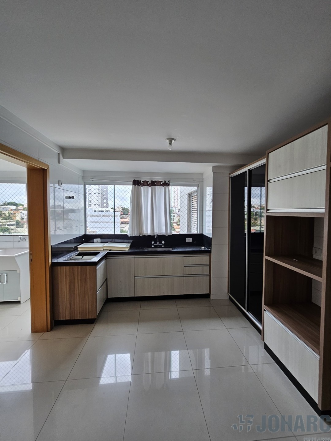 Apartamento para locacao no Centro em Apucarana com 0m² por R$ 2.600,00