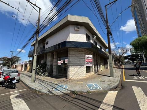 Cjto Comercial/sala para locacao no Centro em Arapongas com 0m² por R$ 5.505,00