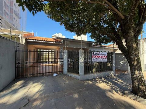 Casa Comercial para locacao no Centro em Arapongas com 0m² por R$ 4.505,00