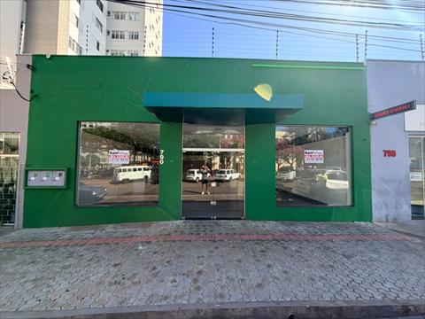 Cjto Comercial/sala para locacao no Centro em Arapongas com 0m² por R$ 8.005,00