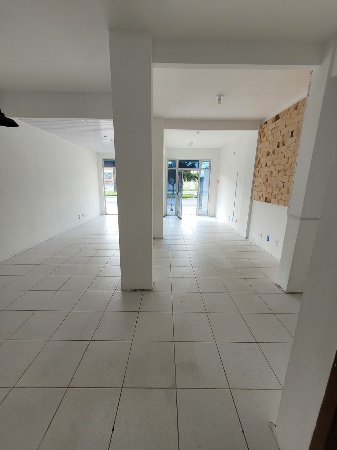 Cjto Comercial/sala para locacao no Floresta em Joinville com 0m² por R$ 2.000,00