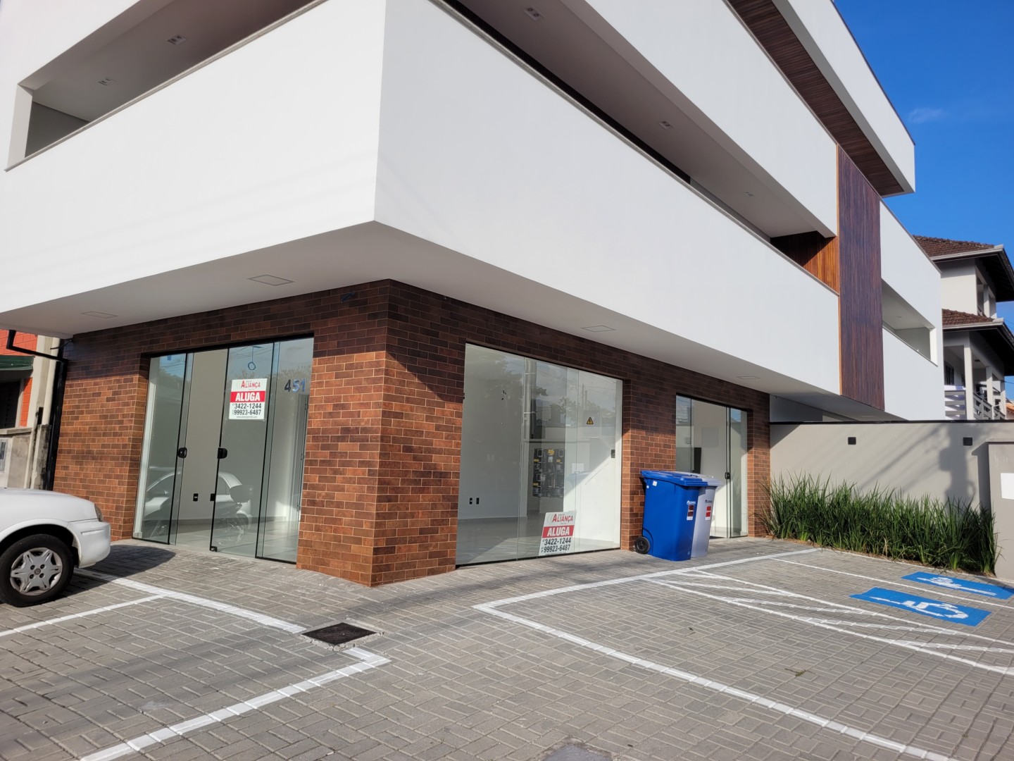 Cjto Comercial/sala para locacao no Costa e Silva em Joinville com 0m² por R$ 4.000,00