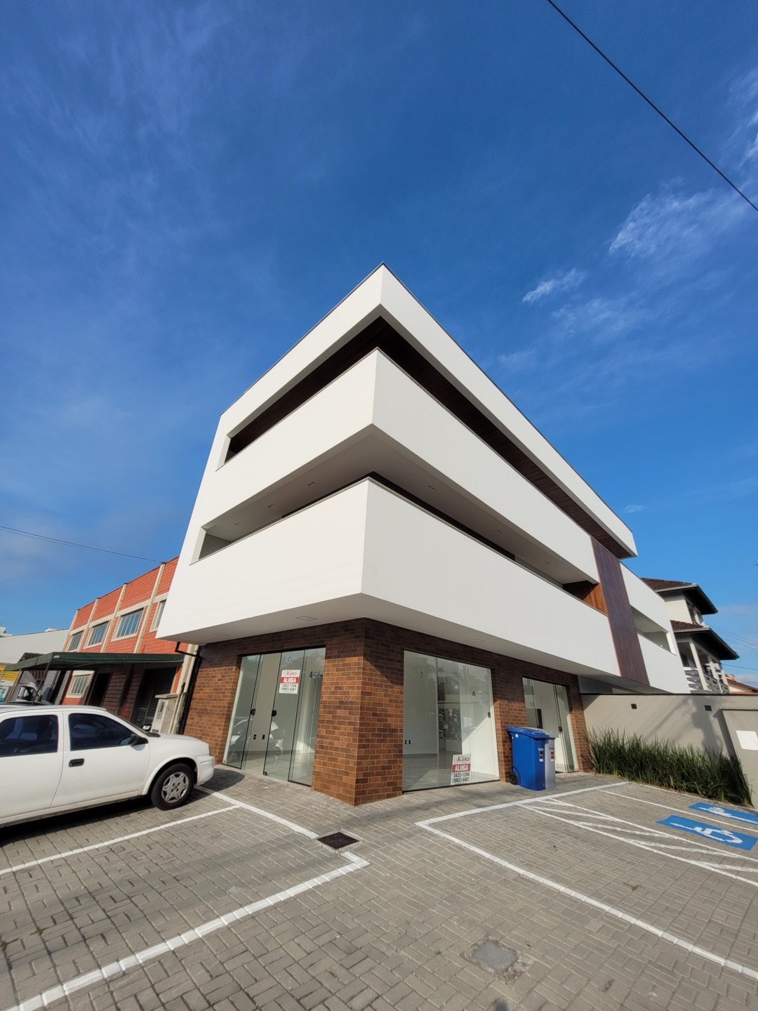 Cjto Comercial/sala para locacao no Costa e Silva em Joinville com 0m² por R$ 4.000,00