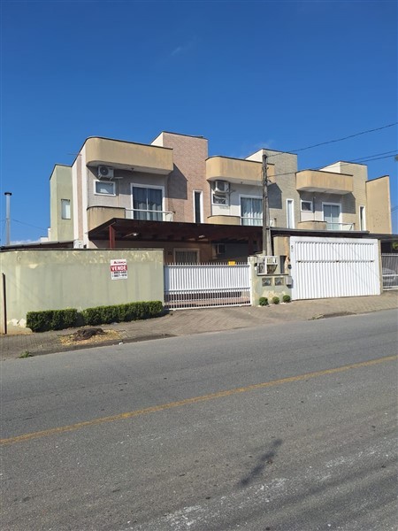 Sobrado para venda no Iririu em Joinville com 0m² por R$ 800.000,00