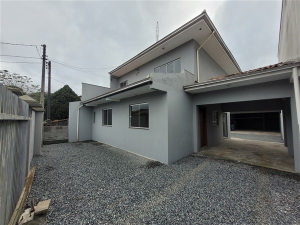 Casa Residencial para locacao no Petropolis em Joinville com 500m² por R$ 2.300,00