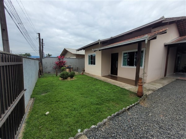 Casa Residencial para locacao no Jardim Paraiso em Joinville com 345m² por R$ 2.300,00