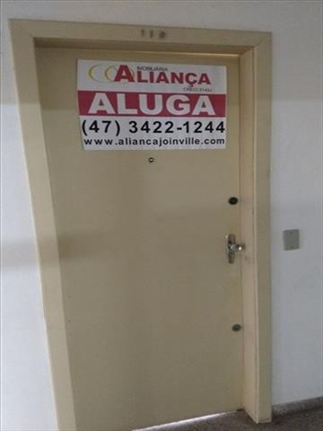 Cjto Comercial/sala para locacao no Centro em Joinville com 0m² por R$ 800,00