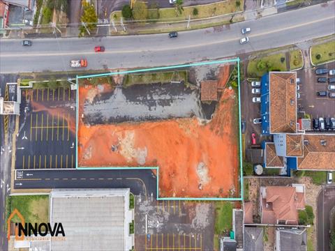 Terreno para locacao no Xaxim em Curitiba com 2,697m² por R$ 12.000,00