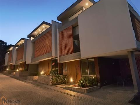 Casa em Condomínio para venda no Xaxim em Curitiba com 267m² por R$ 1.567.000,00