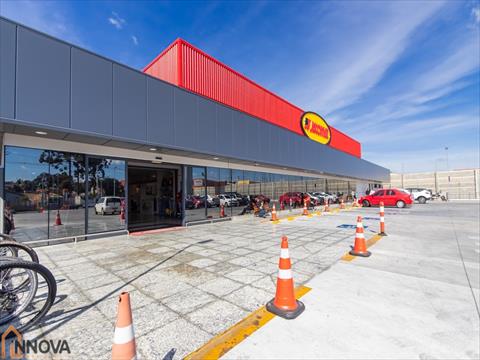 Loja em Supermercado para locacao no Sitio Cercado em Curitiba com 33m² por R$ 2.500,00