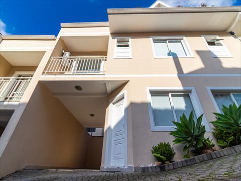 Sobrado para locacao no Xaxim em Curitiba com 152m² por R$ 7.200,00