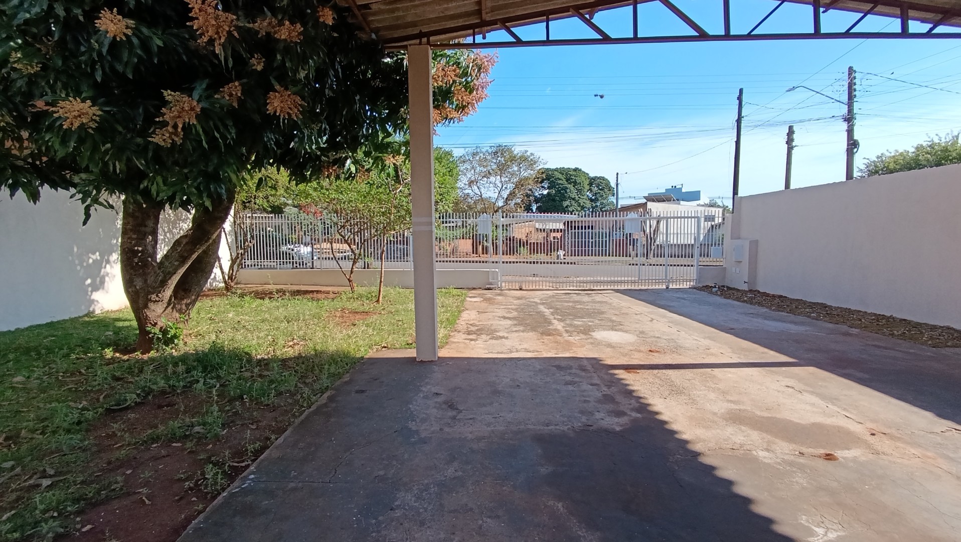Casa Residencial para locacao no Zona V em Umuarama com 324,13m² por R$ 2.700,00