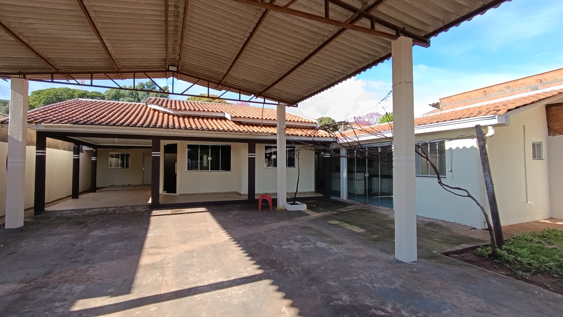 Casa Residencial para locacao no Zona V em Umuarama com 324,13m² por R$ 2.700,00