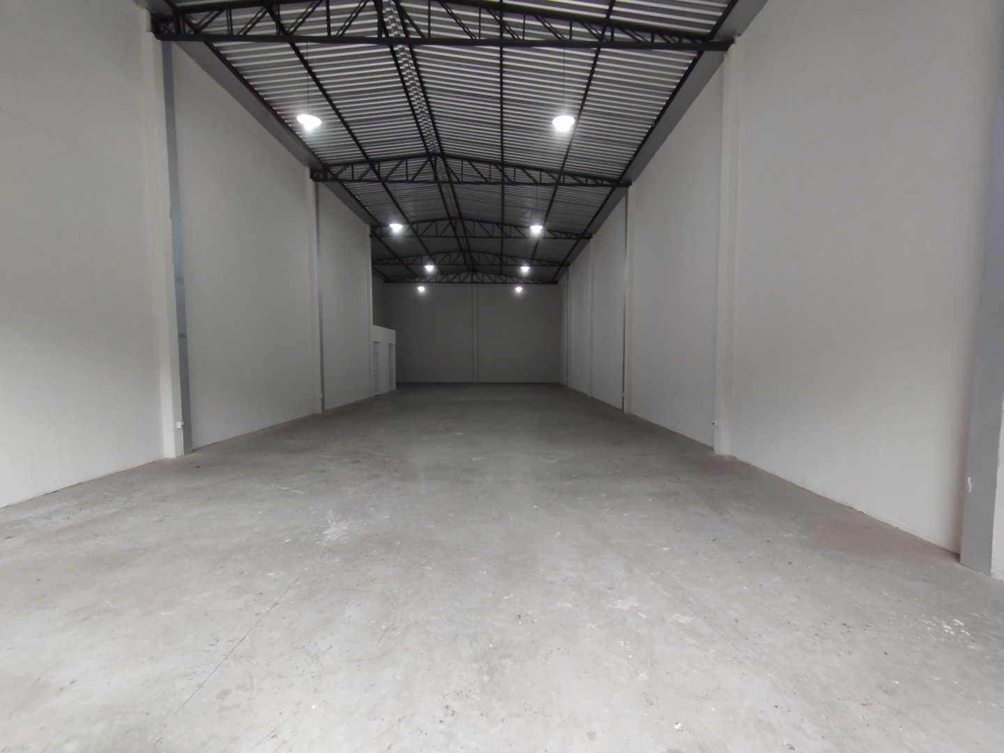 Galpão Comercial para locacao no Parque San Remo I em Umuarama com 270m² por R$ 3.500,00