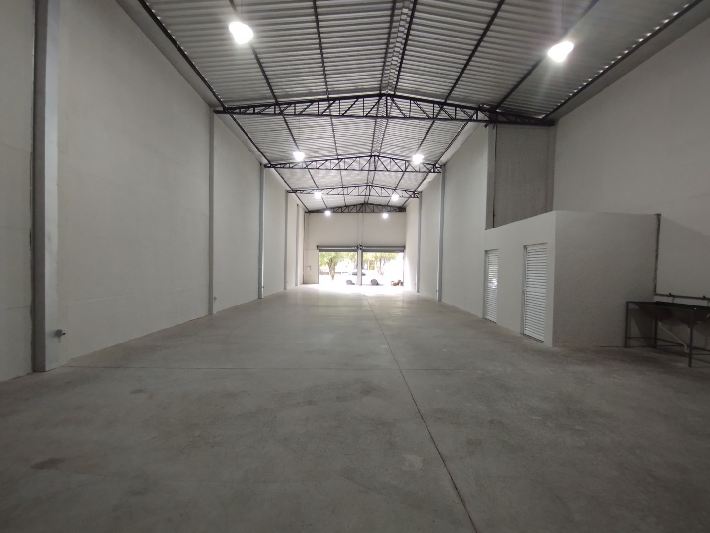 Galpão Comercial para locacao no Parque San Remo I em Umuarama com 270m² por R$ 3.500,00