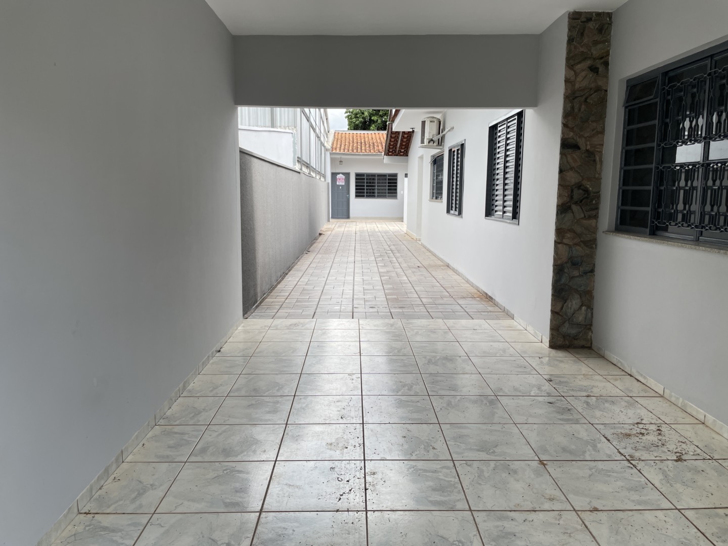 Kitinet para locacao no Zona II em Umuarama com 0m² por R$ 1.000,00