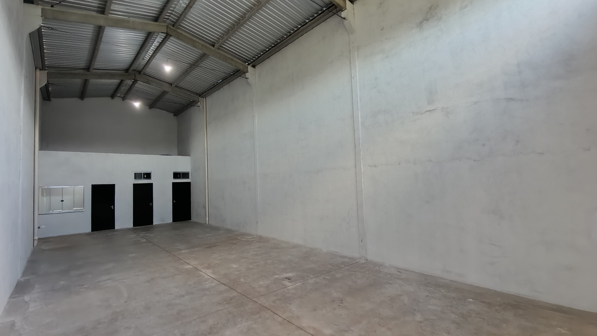 Galpão Comercial para locacao no Parque Residencial Metrop em Umuarama com 146m² por R$ 3.500,00
