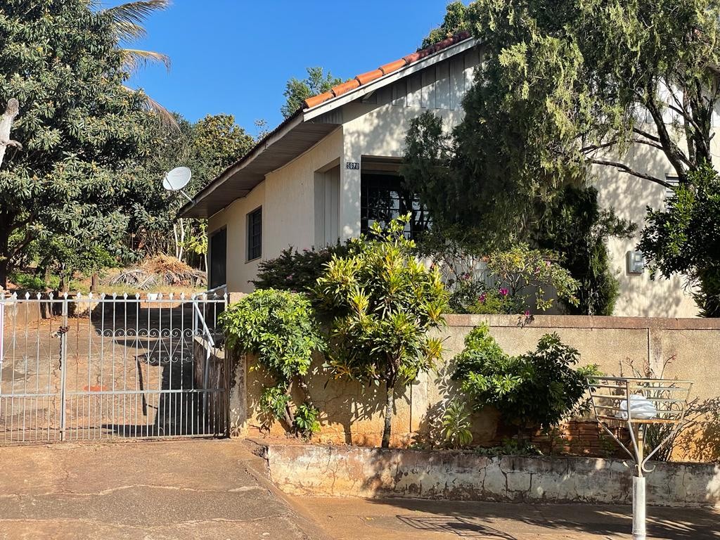 Casa para venda no Zona IV em Umuarama com 516,2m² por R$ 240.000,00