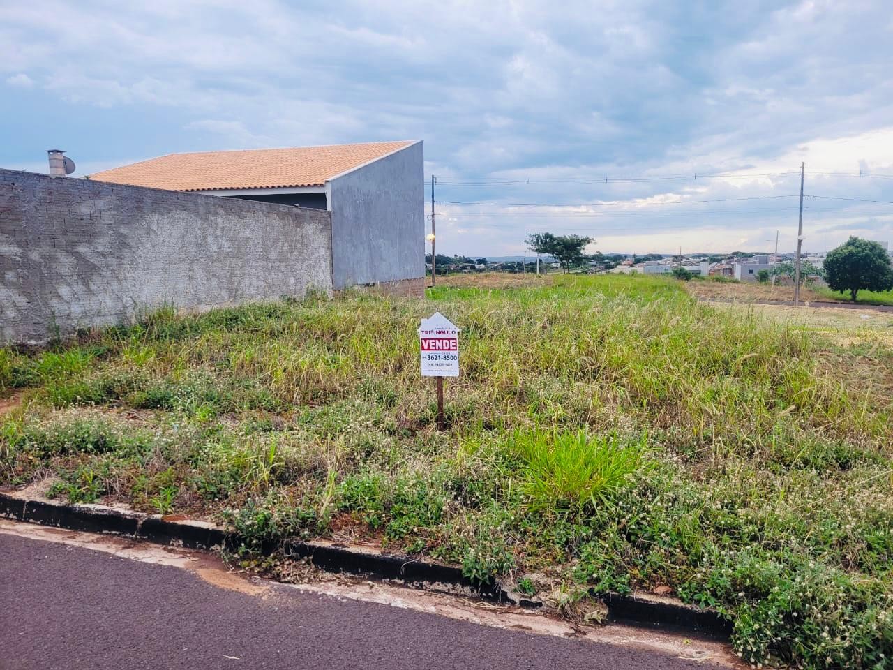 Terreno para venda no Jardim Aeroporto II em Umuarama com 204,98m² por R$ 70.000,00