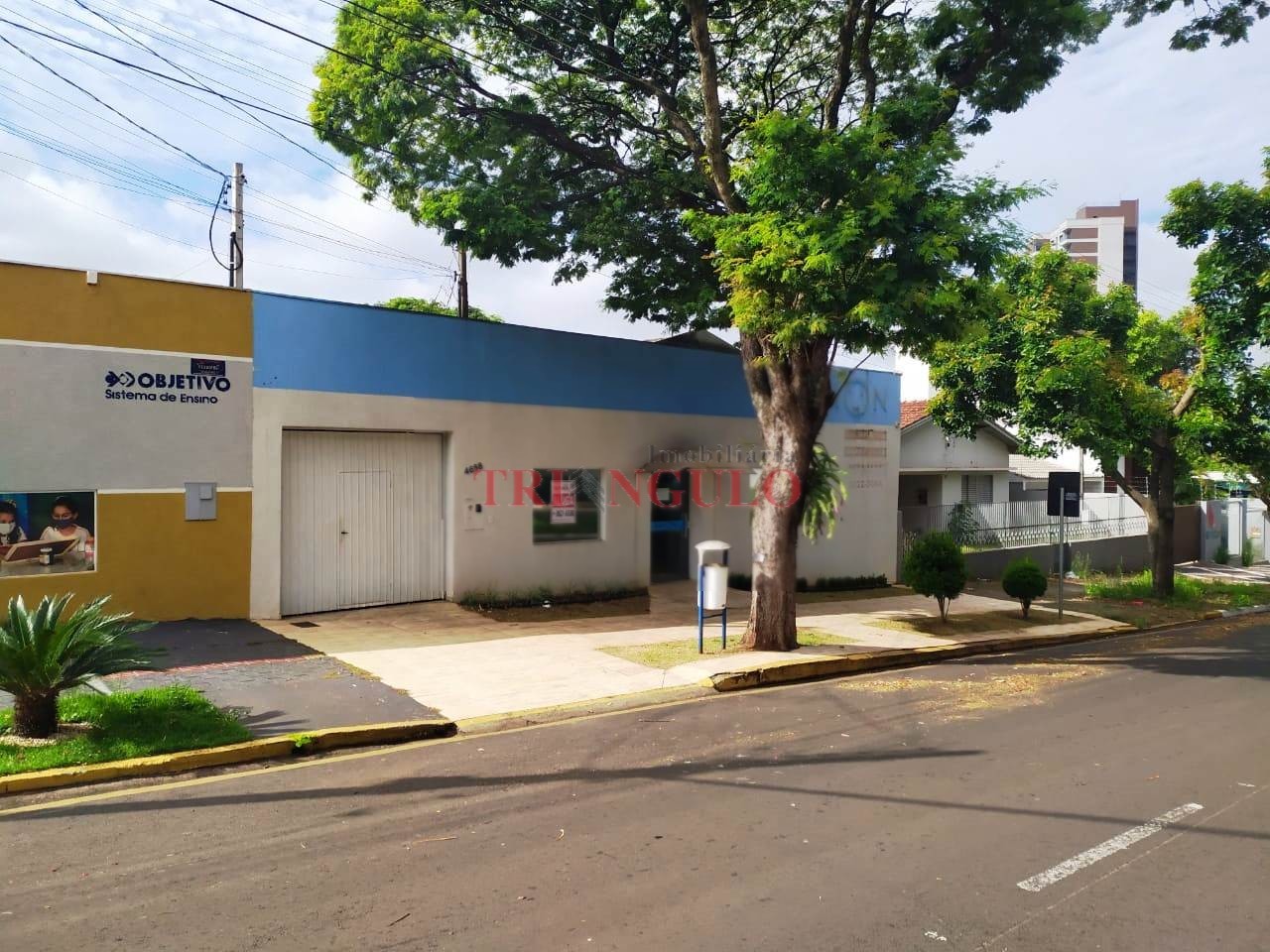 Salão para locacao no Zona III em Umuarama com 0m² por R$ 3.800,00